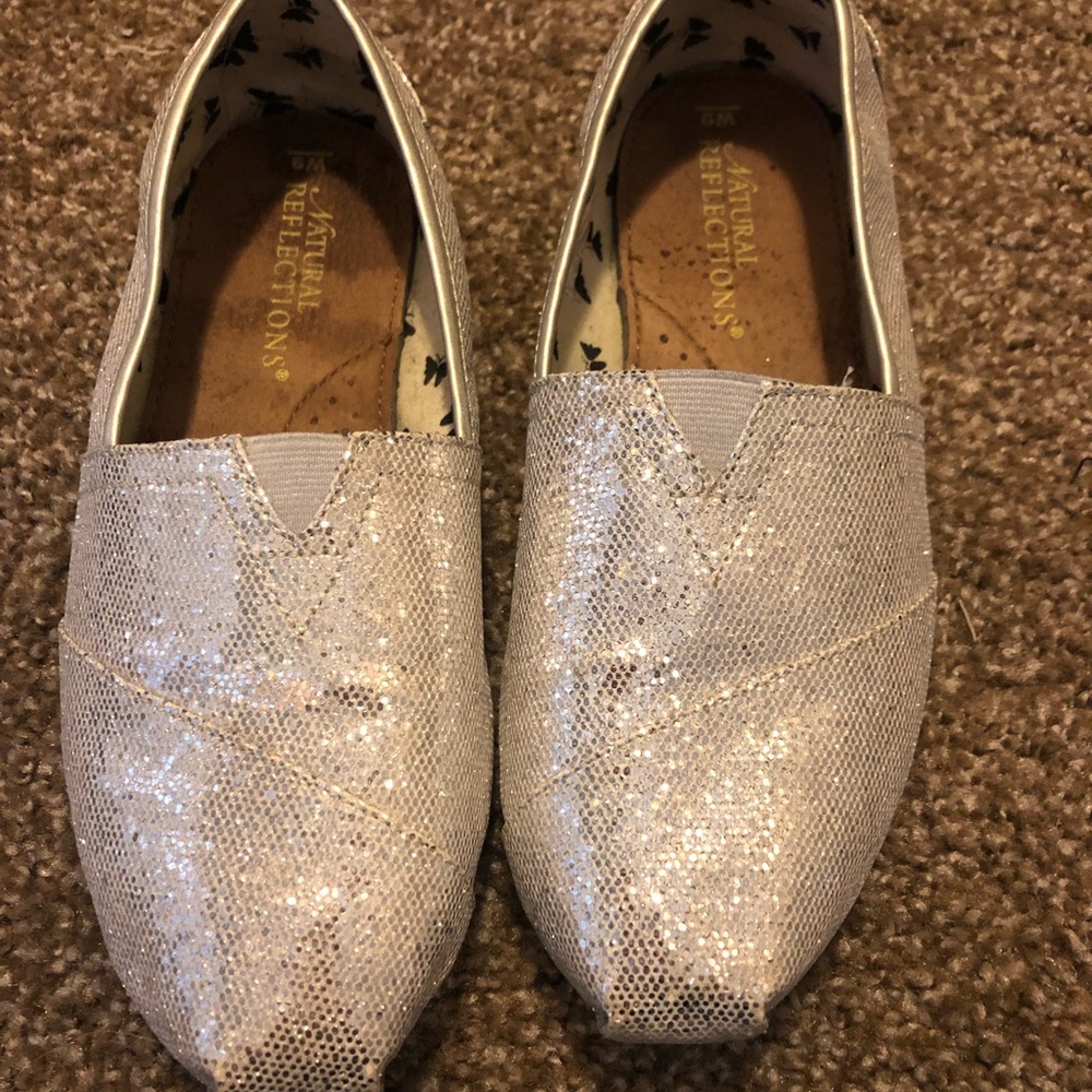 Woman’s size 9 glitter shoes